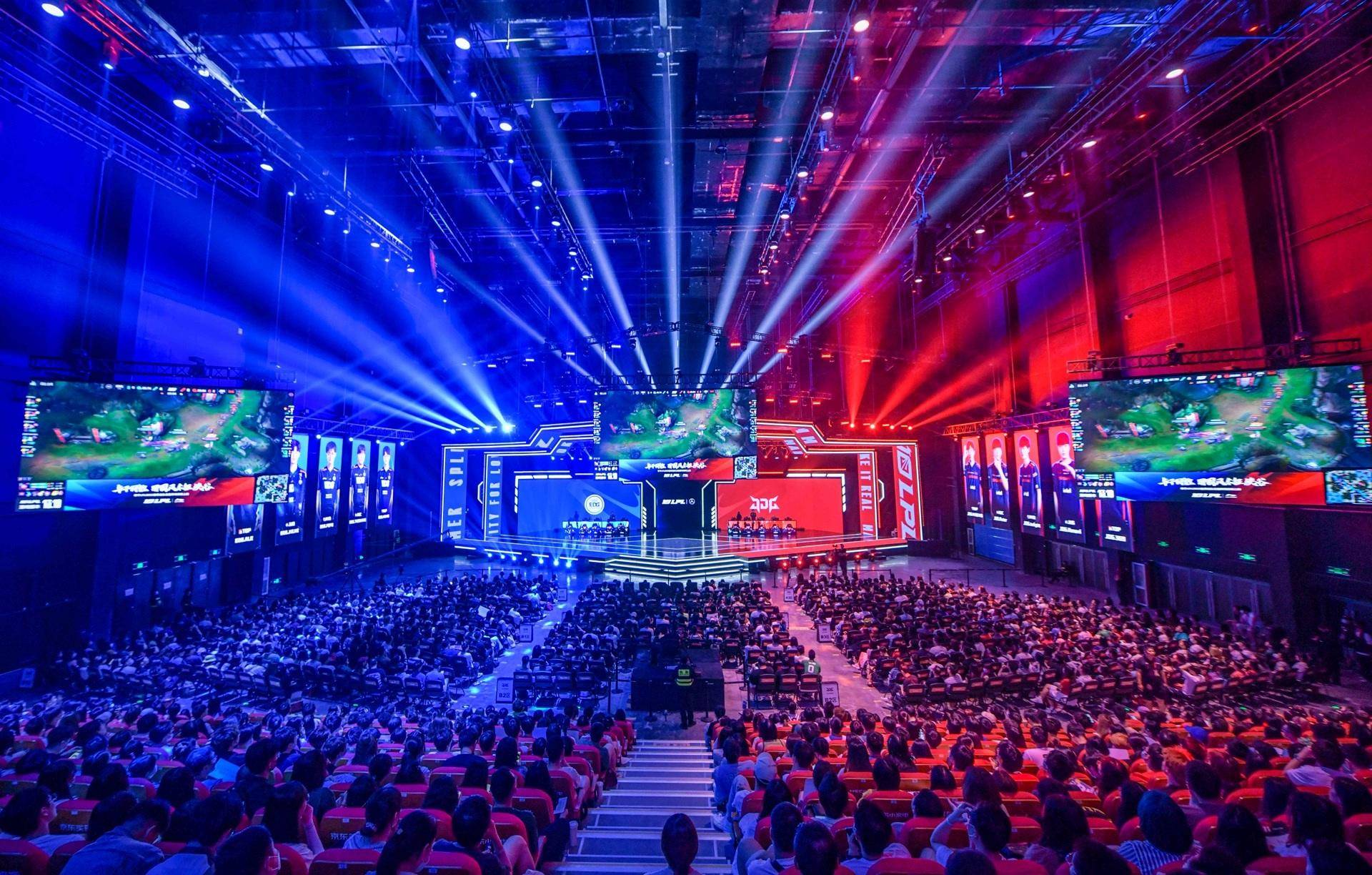 正是借助了 正是借助了